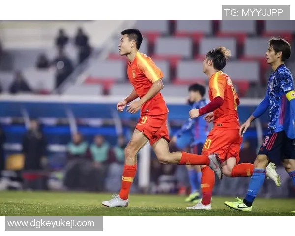 乔约翰逊在对阵热火的精彩表现引发球迷热议与期待