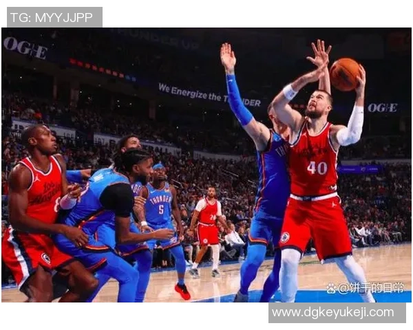 快船与雷霆季后赛第四场激战回顾与精彩瞬间分析