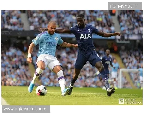 智力大学与科布雷罗的激烈对决揭示足球战术与团队协作的魅力