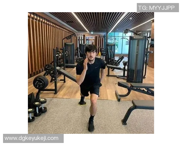 高原篮球明星的崛起与梦想追逐：从青涩少年到赛场传奇的奋斗故事